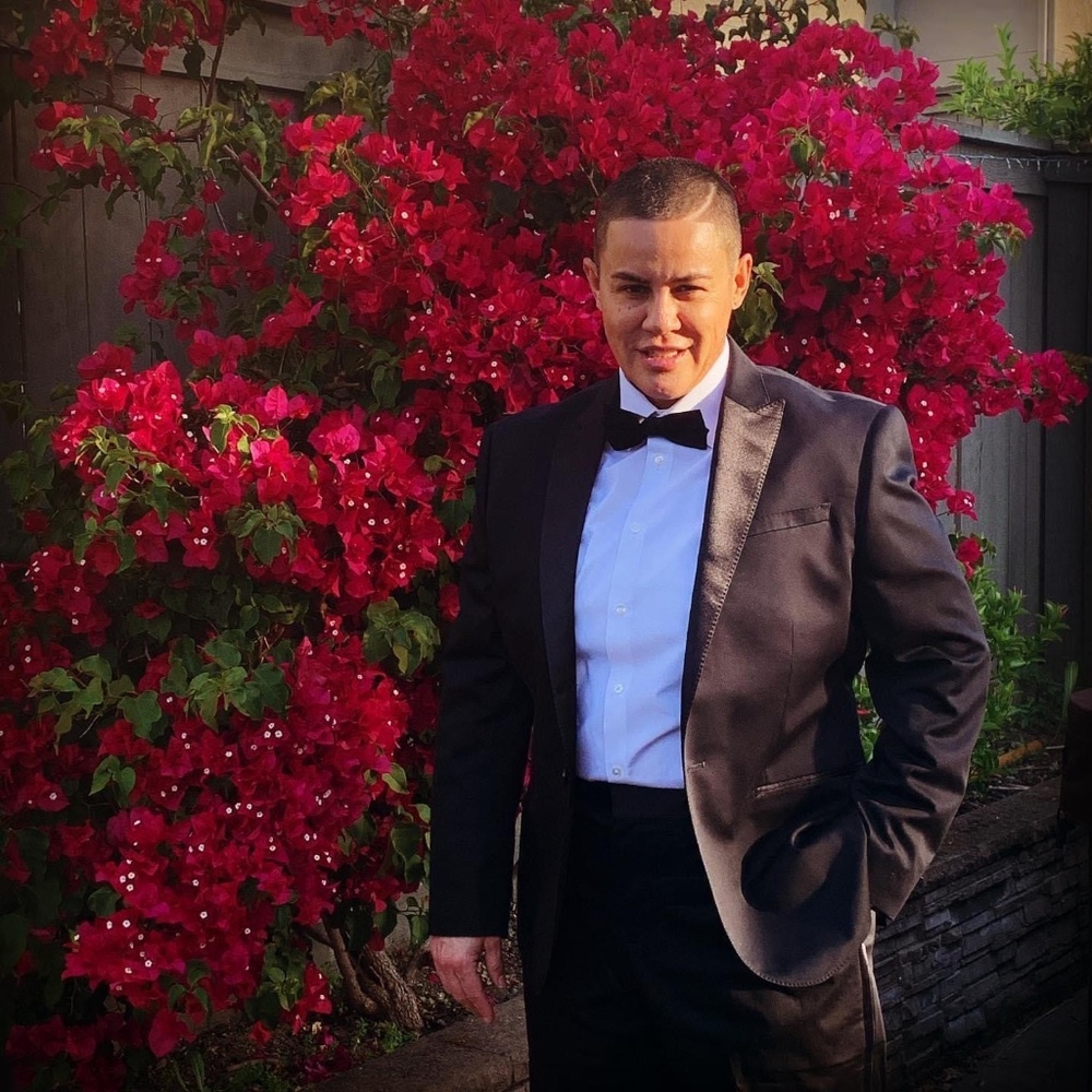 Meet your Posher, Ezzy